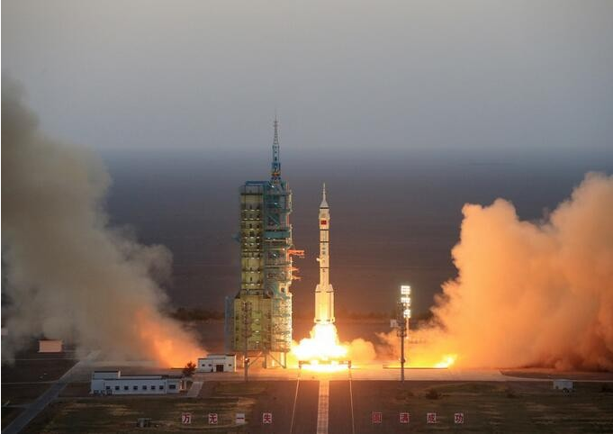 神舟十一號(hào)成功發(fā)射